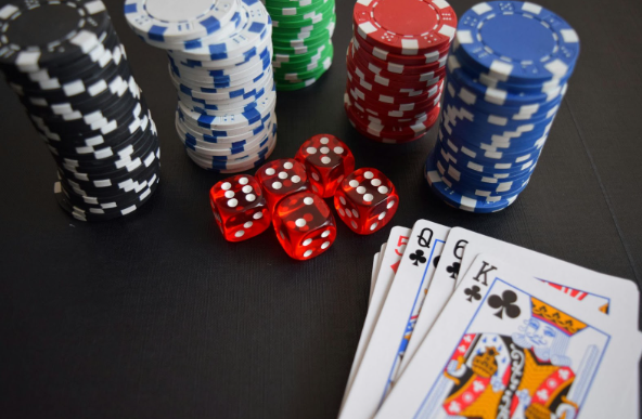 华体会扑克牌游戏简介与基本玩法